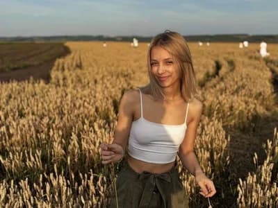 Mildpaniic loves nude chat sessions with beautiful cam girls for private shows.