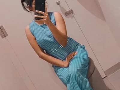 Watch young Indian cam stars like girl indian young Little_hot_angle flaunt their curves live