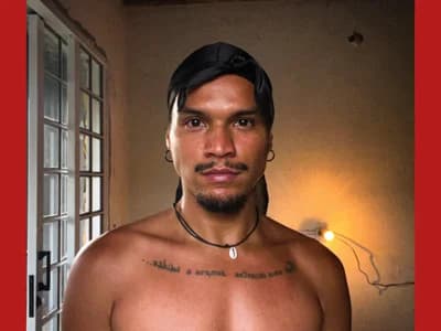 Join Myke_gon for guys connect privately on 'side' chats.