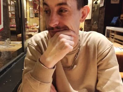 Guy can enjoy private French cam sessions with sexy model willouh-66