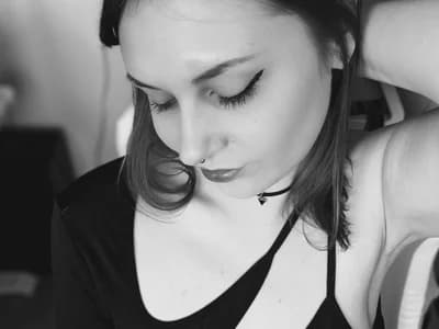 Nerds girl Find nerdy cam models demonstrating scientific knowledge in chat. ox_Tricia
