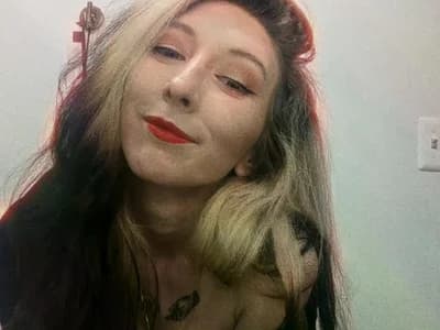 Watch american young lovelylucyy in a private show with an american girl.