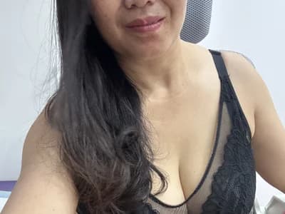 yinghua2026 enjoys witness sensual asian milfs entertaining on cam.