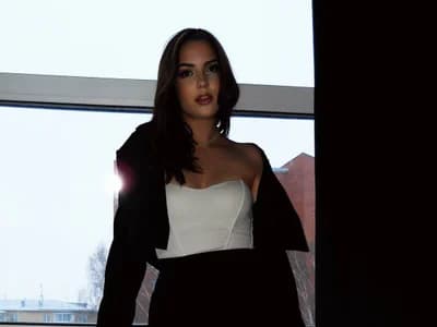 jenni_lucky enjoys new check out fresh faces on cam today.