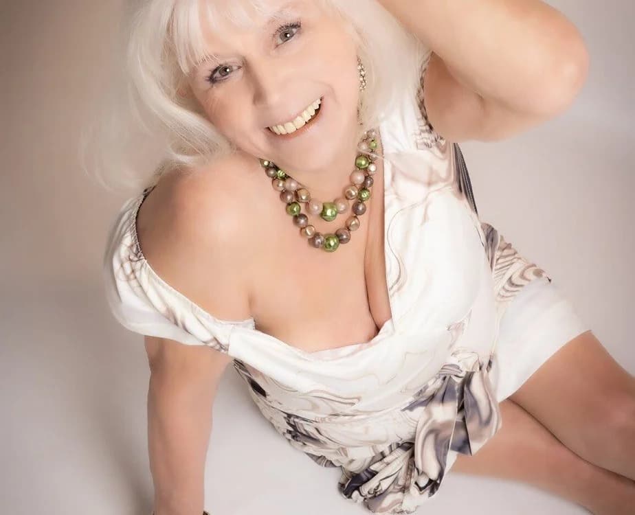 HotGrandma70