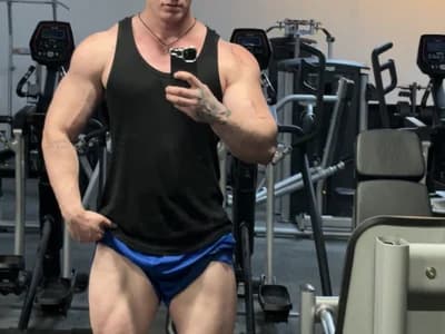 Guy AlexStehp's muscular body on display in buff cams