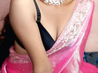 Petite indian girl Desi petite cuties online, awaiting your arrival on cam Dipa32