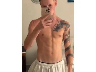UK cam chat with handsome guy british models AceMonroe now