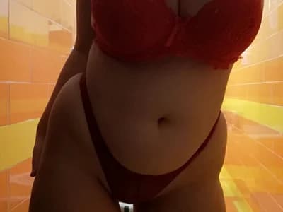 Join girl masturbation Emma96_hot as she privately masturbates on cam.
