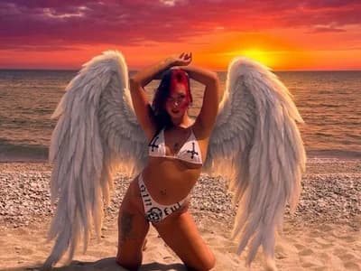 Girl gape Phoenix_May showing off impressive anal gaping skills in live show
