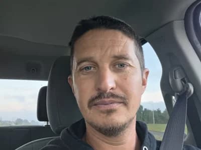 Treasure private French cam dances from sexy guy touristeqc