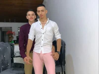 two_boys_hot69