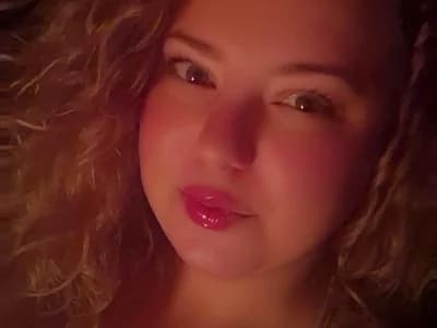 See mommy girl milfs Jaclynnbaby reveal all on live adult milf cams.