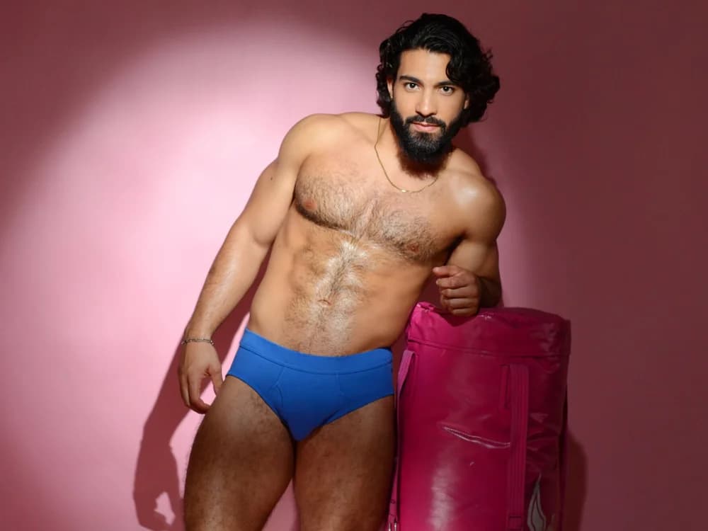 Max_strong01 enjoys meet handsome ecuadorian guys sharing intimate webcam shows.