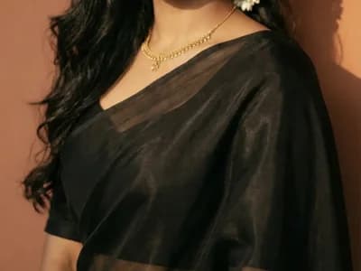 Tamil-Megavarthinii enjoys watch tamil couples' intimate cam chats.