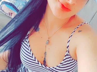 nataliee_foster enjoys witness steamy doggy style acts from couples on cam.