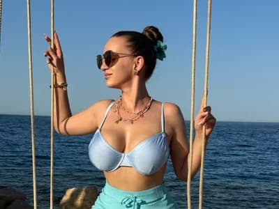 Curvy white witness sexy white girl mastering curvy skills with SuperbJade's sensual dance
