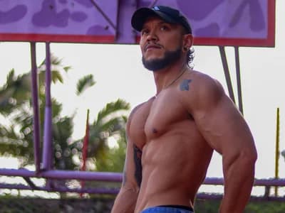 Live deepthroating session of guy gagging ARON_TAYLER01 fighting to swallow all