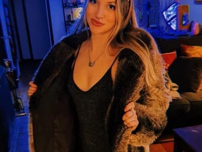 Facesitting couple Partners sit on each other's faces in erotic cam show. molly_witha_chance