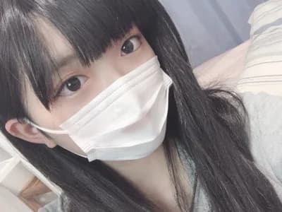 Anal Asian girl Benzou_the_Painter brings passion to nude chat sessions.