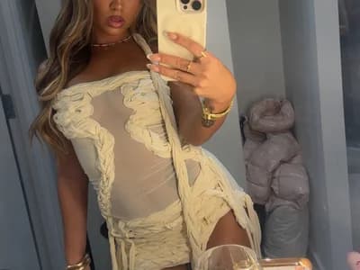 Brunettes petite see petite brunettes get into polite cam chats with Harrietbronzex.