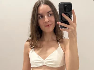 Teenager girl mobile young EmilyLinden showing off intimate talents on her live mobile sex cam