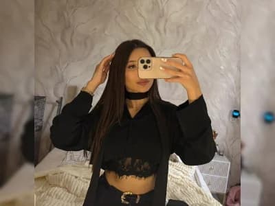 New Couple's intimate explorations begin in adult chat room Honey_moon7777