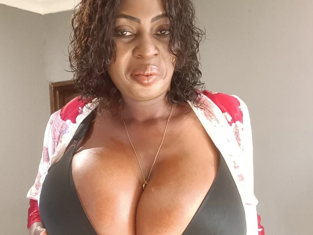 Bustyboobs1986xXx