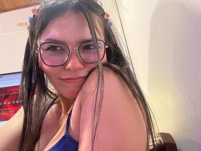 Meet Honey_Jenny_1, a charming medium cam model online