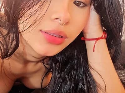 Trimming teens: Watch girl trimmed teens Aida_moreno's erotic strip dance on cam.