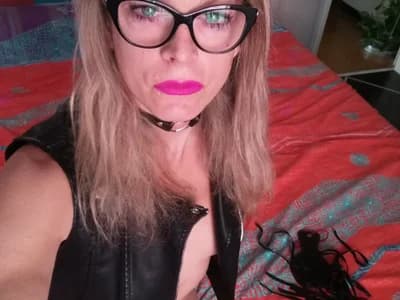 Bisexuals bisexual trans models fun in intimate live cam chats with Spicypamy.