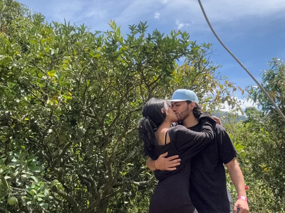 Intimate Moroccan-style sessions bring couple closer via cam. Axelybonny