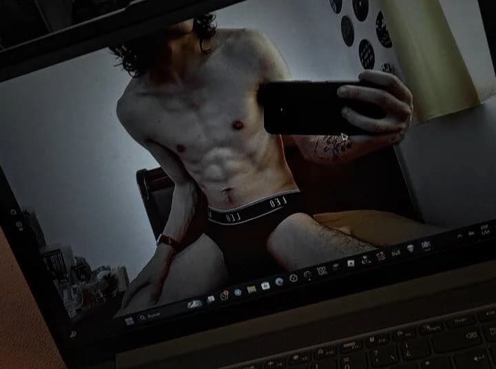 'sc0rpius': Handsome Ecuadorian guy sharing intimate shows online.