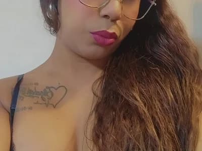 Trans girl artfully incorporates cd into intimate webcam session. GoddessAlix