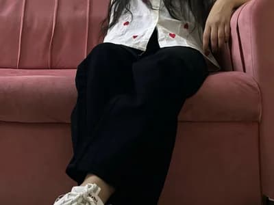 Leather fetish cams offer private sessions of girl in leather and denim, just for LuxeAura.