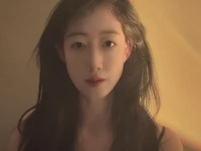 Horny cam model with black hair are waiting online. Visit weiwei103 now!