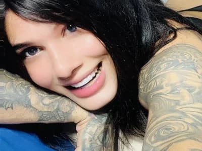 Trans gape sweatyloverhotsx demonstrates deep hole stretching in private show