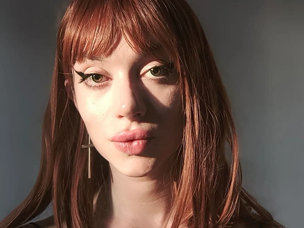 Hot trans TerroriZant - Balds bald trans models strut her stuff in steamy cam sessions