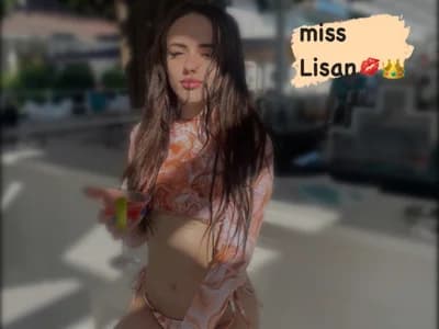 Curvy young watch girl Baby_Lisaaan tease with her sexy figure privately