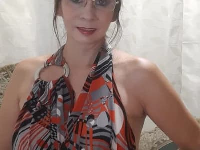 mommysexy16 enjoys watch grannies share intimate stories on cam.