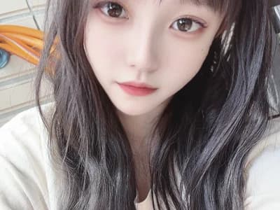 Take a look at girl trimmed young Khaleesi_ying_'s cam, where she shows off her trim youth