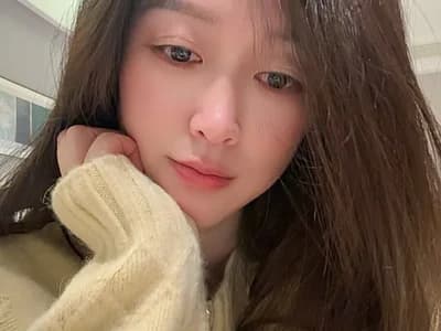 Corset clad vixen, girl xiaojiu107 stripping slowly on cam