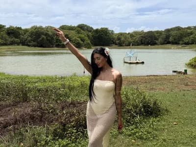 Cam2cam girl Girl_10: Private strip shows await on her nude cam stream. ANABOONCE_