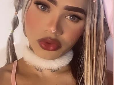 Meet sexy Venezuelan trans models in intimate live cam sessions with daniela_sweed777.