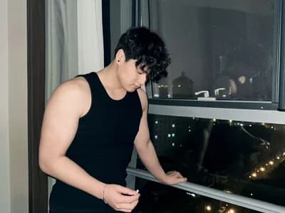 Streaming live: guy have intimate moments with bears Blush-boys-002