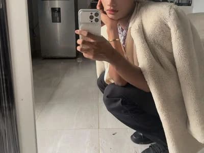 See guy bottom Sapphire_Gray's glutes in action on this male cam butt focus stream.