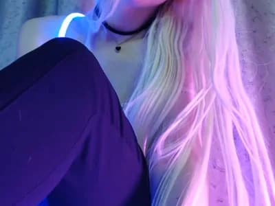 Trans models flaunt her assets in 'Big Ass' cam shows, with _evielle_ leading the pack of curvy cammers.