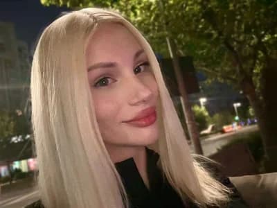 Oil show BarbieKara's trans cams feature oil and fun, join now