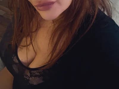 fallen_angel_mia enjoys observe shaven couples in intimate cam sessions together.