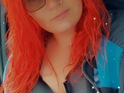 SexyLexii44 enjoys nude chat with attractive american young cam girls in private shows.
